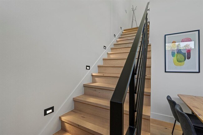 Building Photo - 1100 Romeria Dr