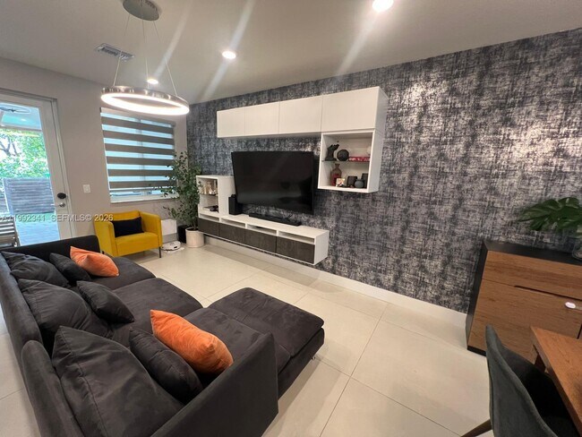 Building Photo - 10355 NW 66th St