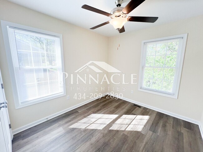 Building Photo - 2325 Tazewell Ave
