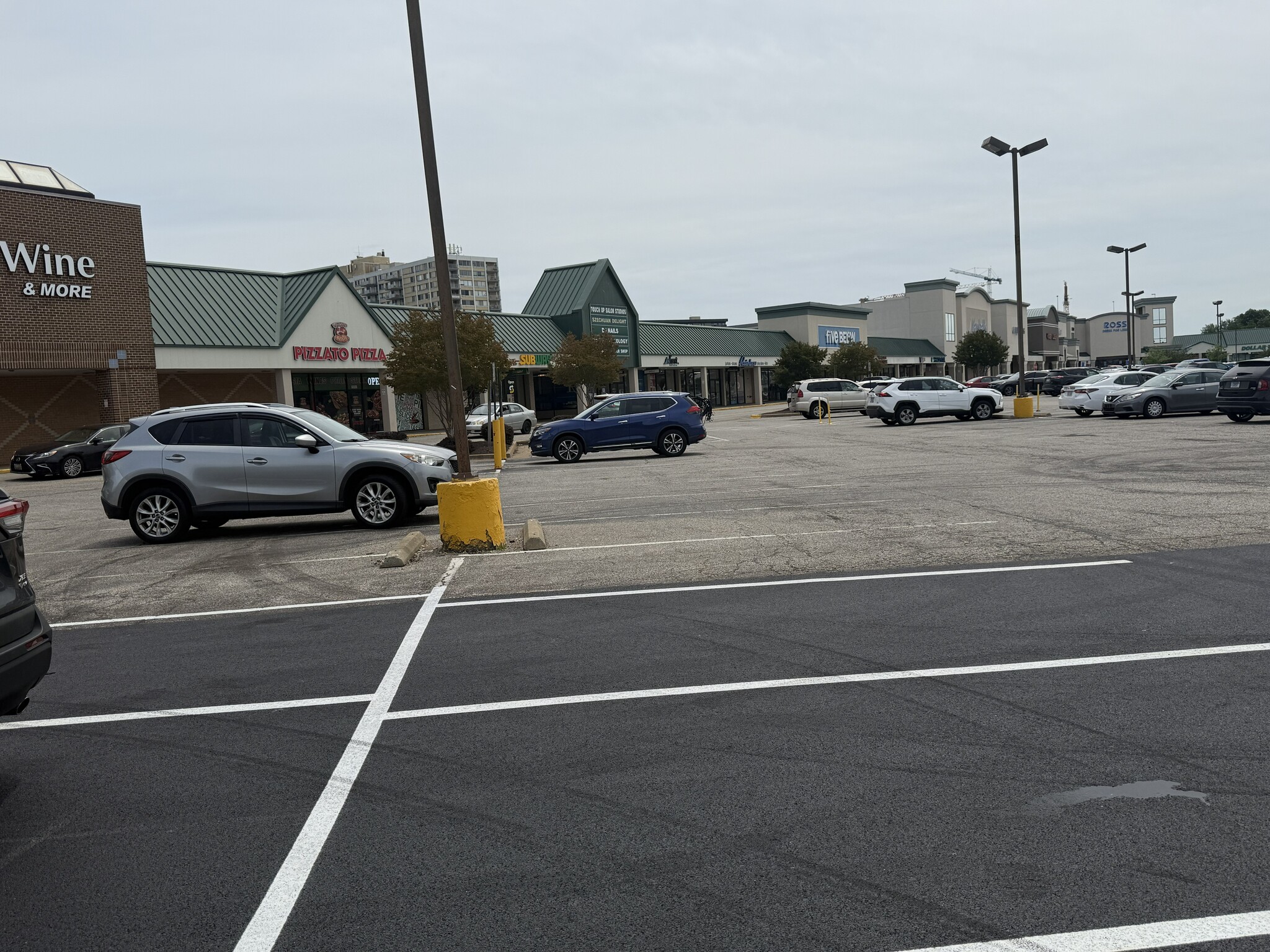 Building Photo - 5909 Mayflower Ct