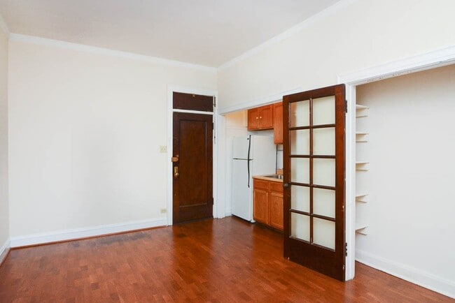 Building Photo - 4650 N Paulina St