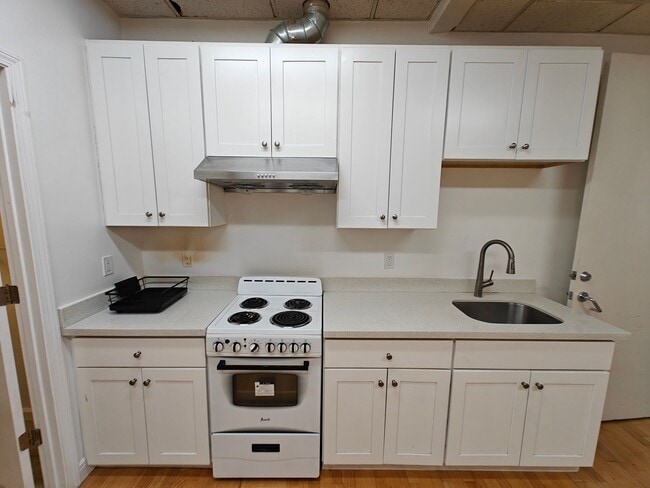 Building Photo - 733-739 Grant Ave / 30-40 Waverly Pl