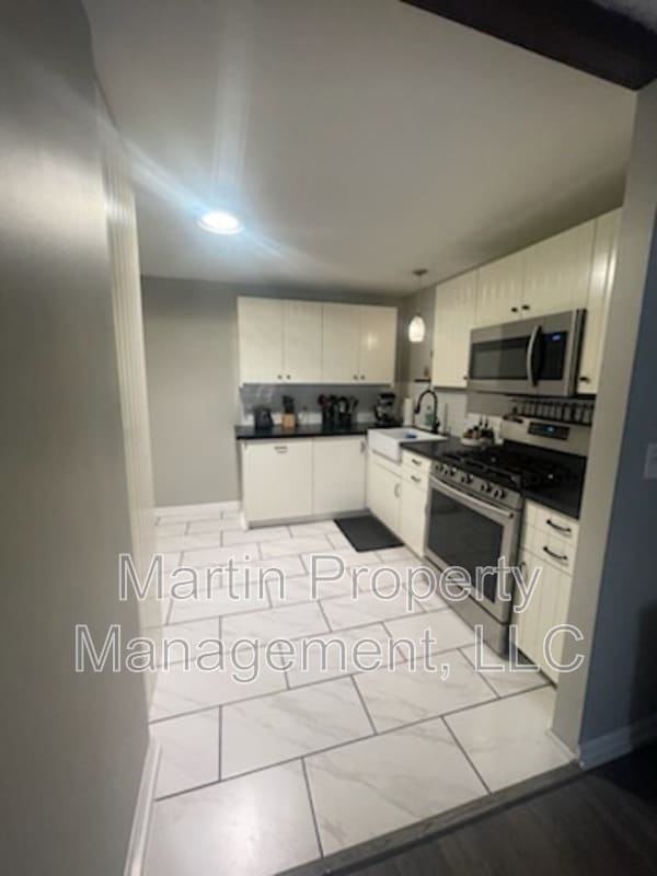 Primary Photo - 40 Main St