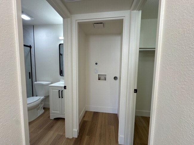Building Photo - Newly Remodeled Studio in Sparks! Availabl...