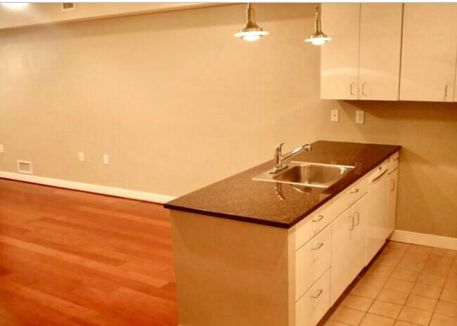 Granite Counter Tops - 1425 5th St NW