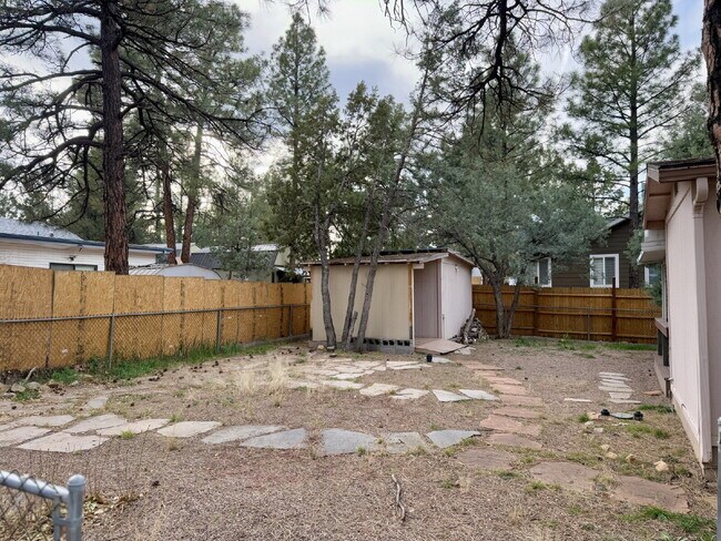 Building Photo - 1721 W Huning