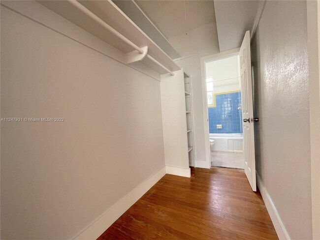 Building Photo - 319 W 28th St