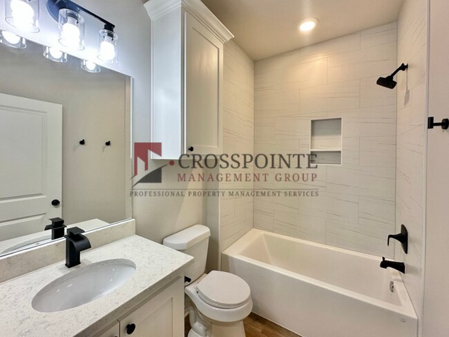 Building Photo - 2408 Henshaw Crk Dr