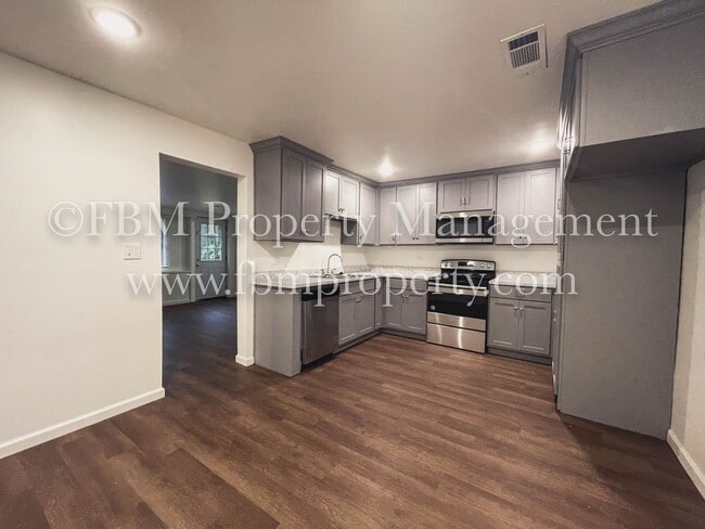 Building Photo - 207 Kirksey St