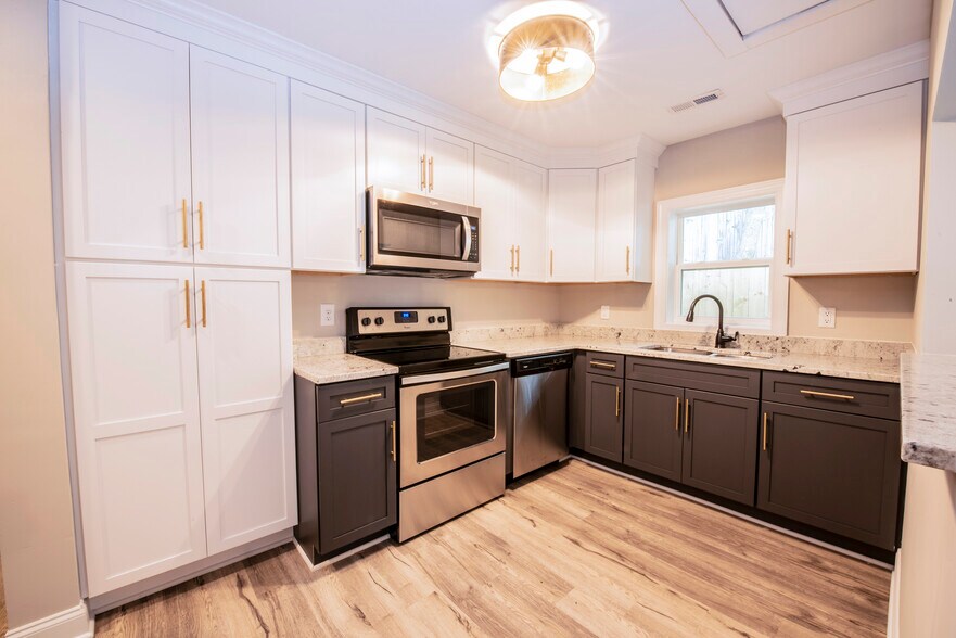 kitchen - tile backsplash currently being installed - 919 S State St