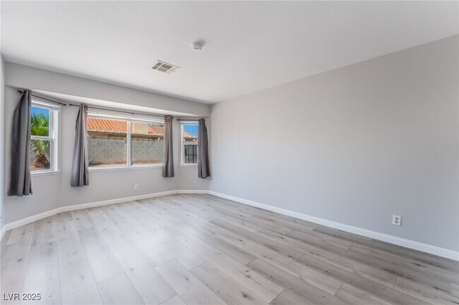 Building Photo - 5033 Drummond Rd