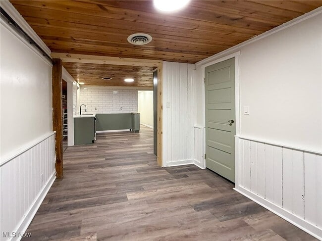 Building Photo - 11370 Parkside Ave NE