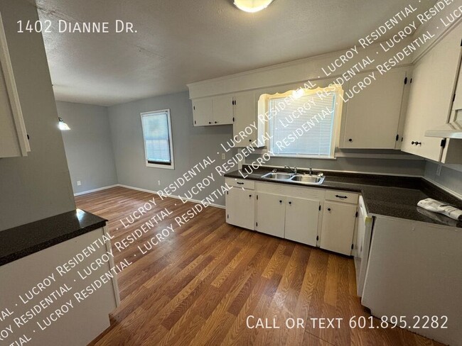 Building Photo - 1402 Dianne Dr