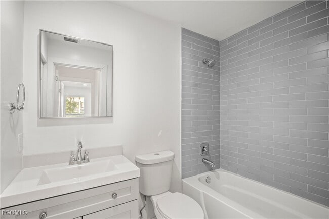 Building Photo - 4293 Island Cir