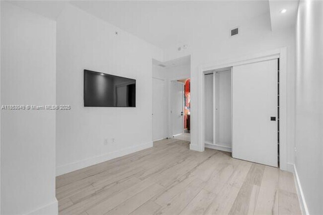 Building Photo - 480 NE 31st St