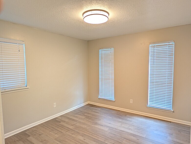 Building Photo - 9508 Labette Dr