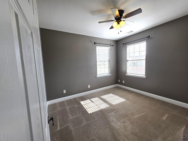 Building Photo - 412 Nandina Ct