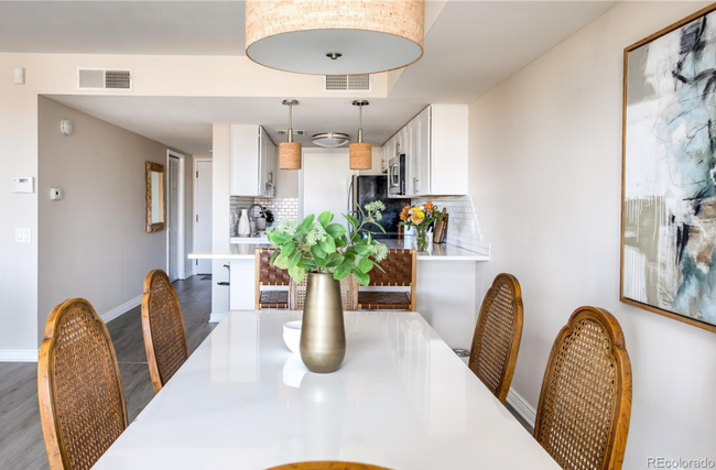 Building Photo - Updated 2 Bed 2 Bath in Denver's Mayfair N...