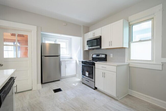 Building Photo - 207 7th Ave