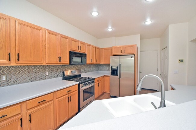 Building Photo - Caughlin Ranch Beauty Clean and Comfortabl...