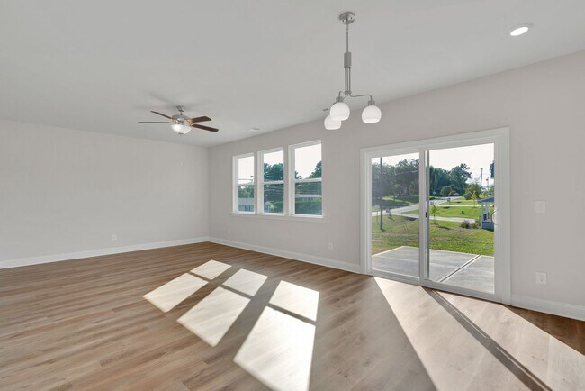 Building Photo - Beautiful 4BR 2.5BA Home w/ Full Appliance Kitchen • Garage Parking •