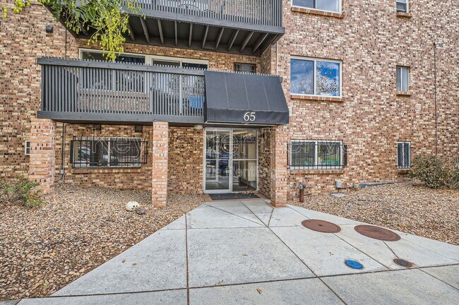 Building Photo - 65 N Clarkson St