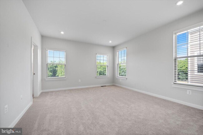 Building Photo - 1051 Venifena Terrace SE