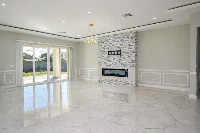 Building Photo - 6729 N 13th St