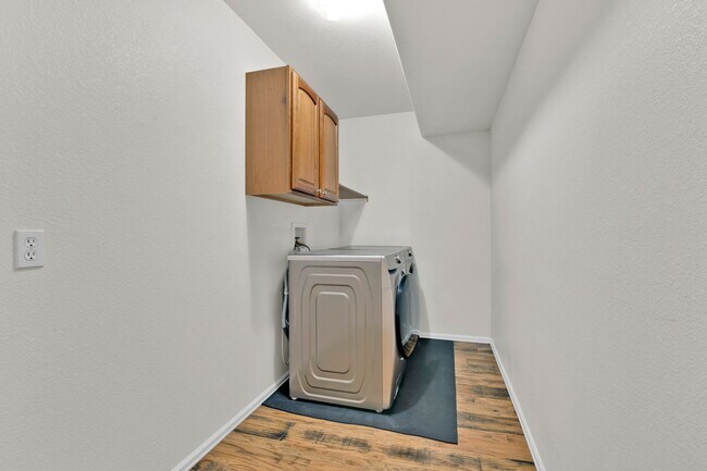 Building Photo - 705 Witchhazel Ct