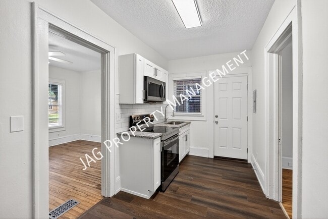 Building Photo - 2512 Park St