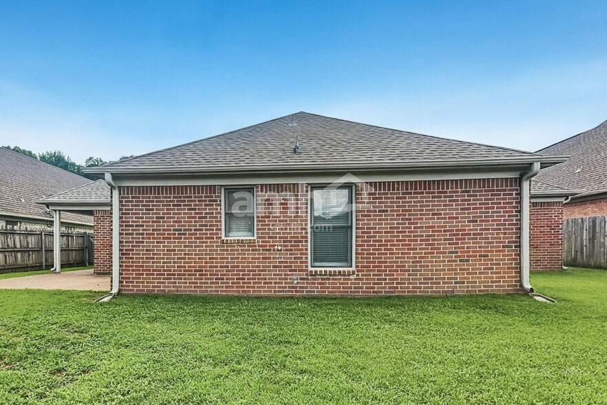 Building Photo - 1466 Far Dr