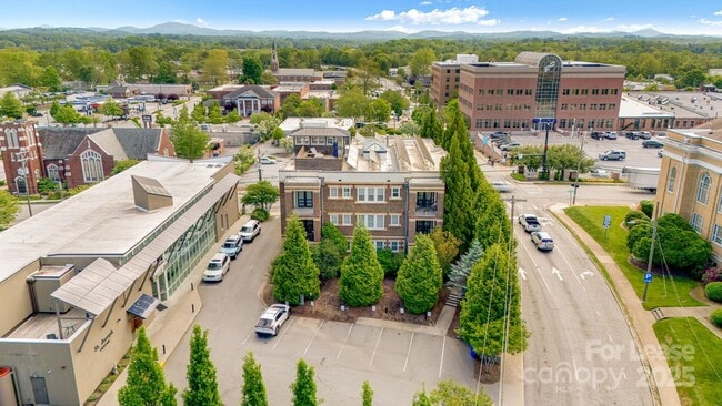 Building Photo - 203 6th Ave W
