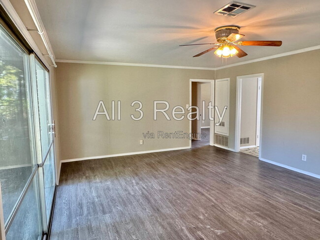 Building Photo - 176 Scenic Dr