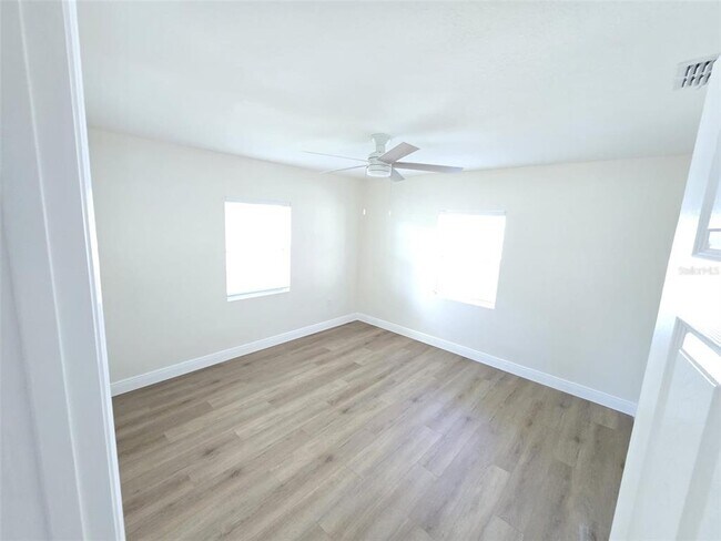 Building Photo - 416 W Ianthe St