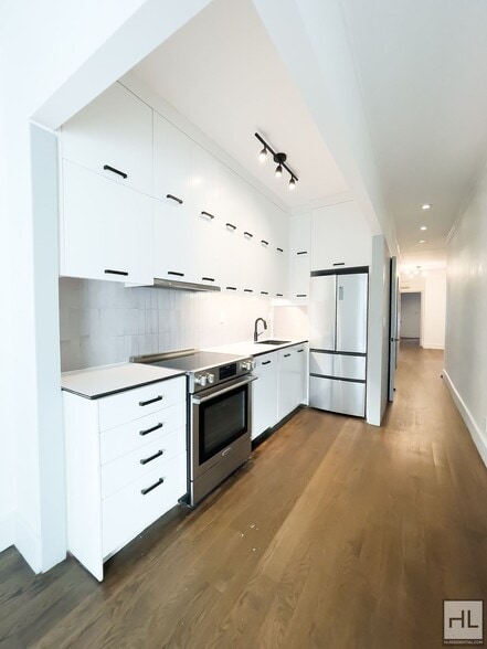 Building Photo - Carroll Gardens 3-Bed 1 Bath