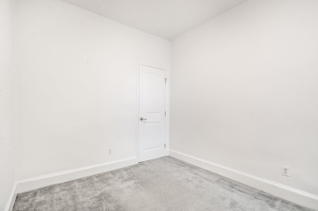Building Photo - 1316 N Hollywood St