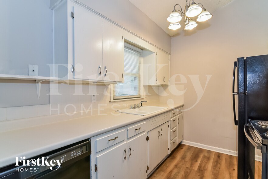 Building Photo - 307 NE Arlington Cir