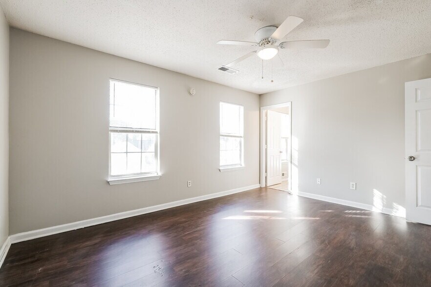 Building Photo - 3230 Pearce Ct