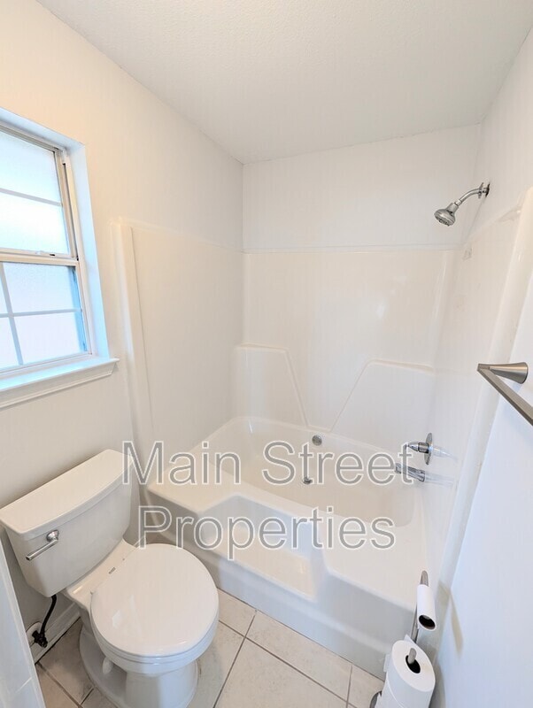 Building Photo - 28 Easton St