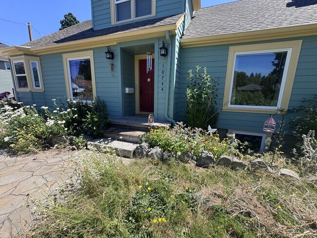 Building Photo - 10744 SE 29th Ave