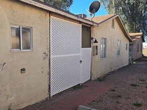 Building Photo - 2-bedroom, 1 bath near Ellsworth