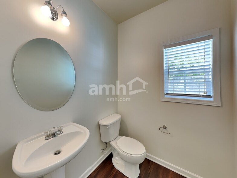 Building Photo - 9839 Jeanette Cir