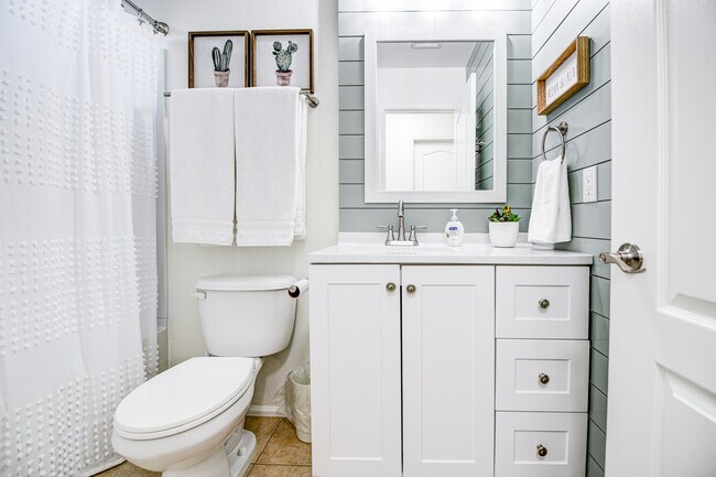 Upstairs Hall Bathroom - 4222 E Bonanza Rd