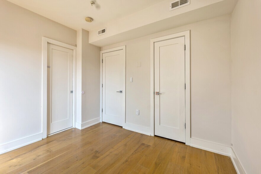 Building Photo - 5110 Fort Totten Dr NE