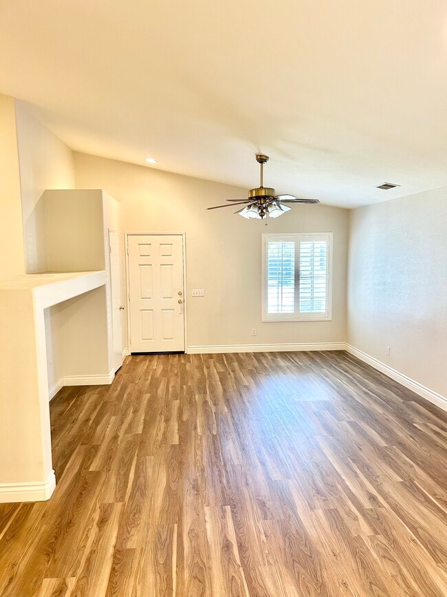 Building Photo - 30277 Twain Dr