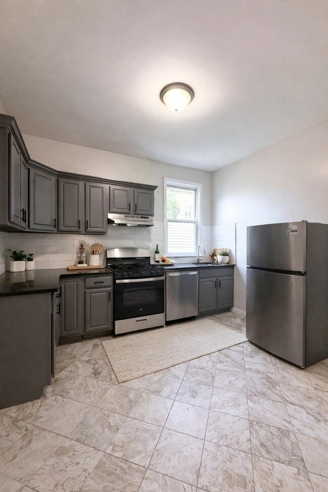 Building Photo - 162 Carteret Ave