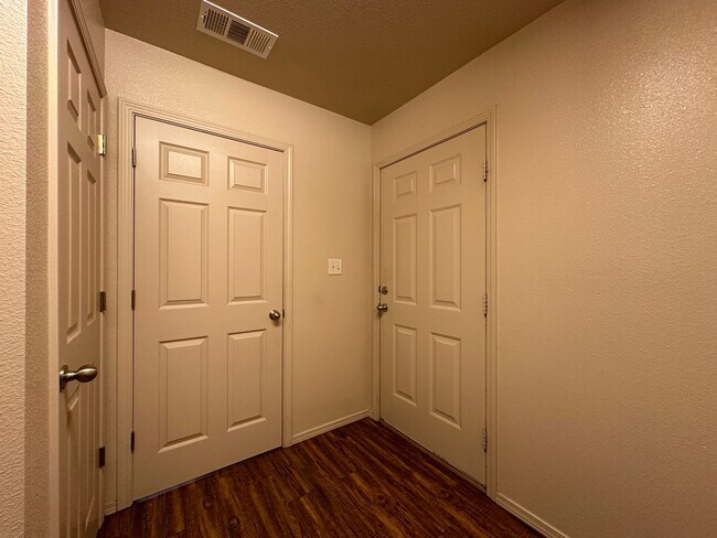 Building Photo - Tulsa St Duplex