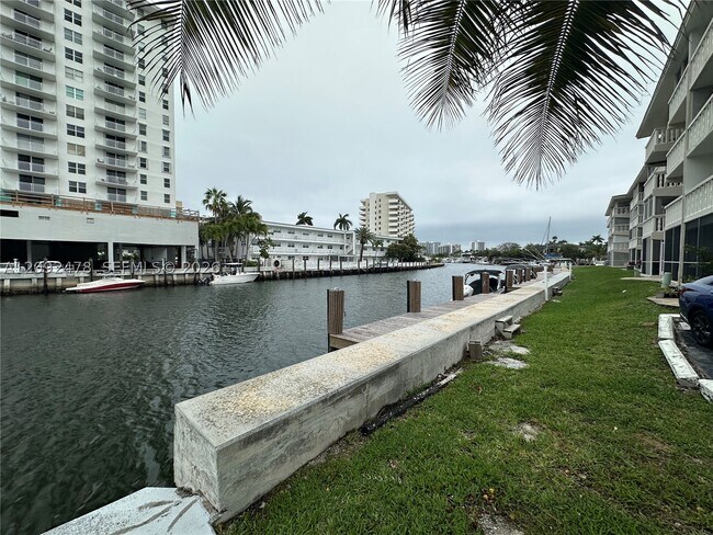 Building Photo - 450 Paradise Isle Blvd