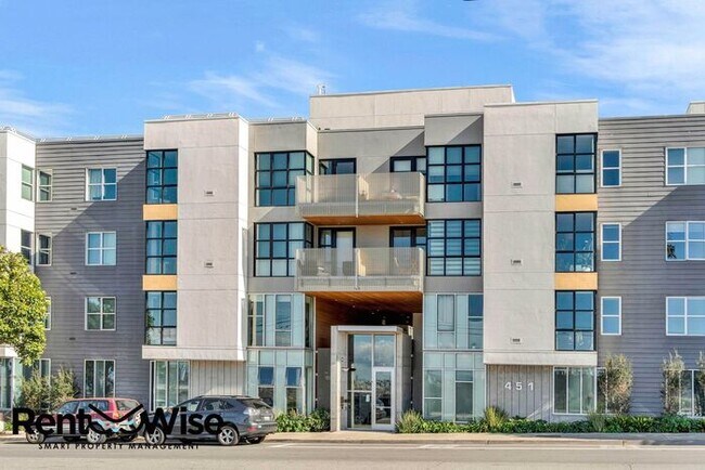 Building Photo - 451 Donahue St
