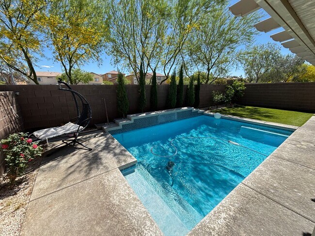 Building Photo - Contemporary 4Bed/3Bath/3 Car/+ Loft -residence located in the Silverado Ranch area